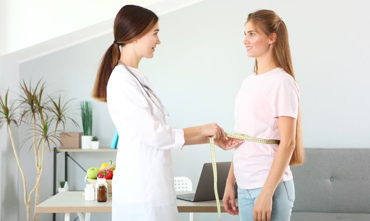 تريدين قواماً مثالياً؟ اكتشفي سر نجاح عملية شفط وشد البطن في عيادة الرحيمي بالرياض!