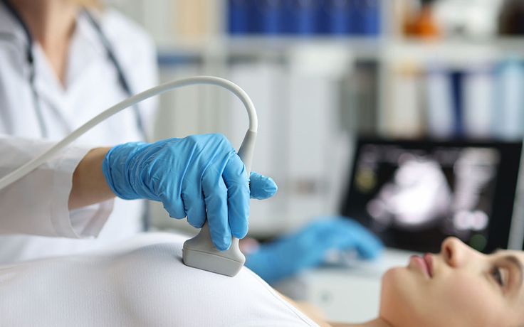 أحدث طرق تكبير الصدر: دليلكِ الشامل للقوام الأنثوي المثالي في عيادة الرحيمي