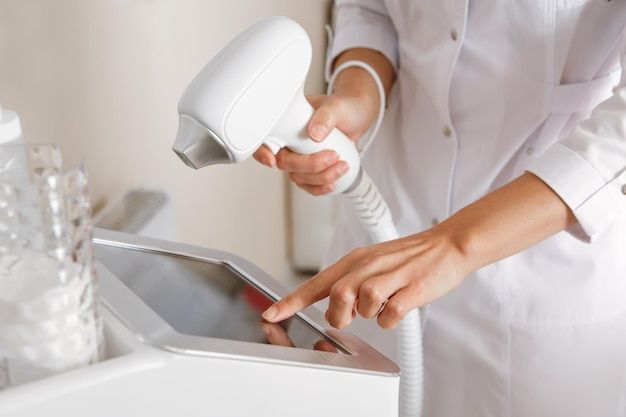 مستشفى الرحيمي: دليلك الشامل لـ حجز ليزر إزالة الشعر حي الريان في رمضان 2026