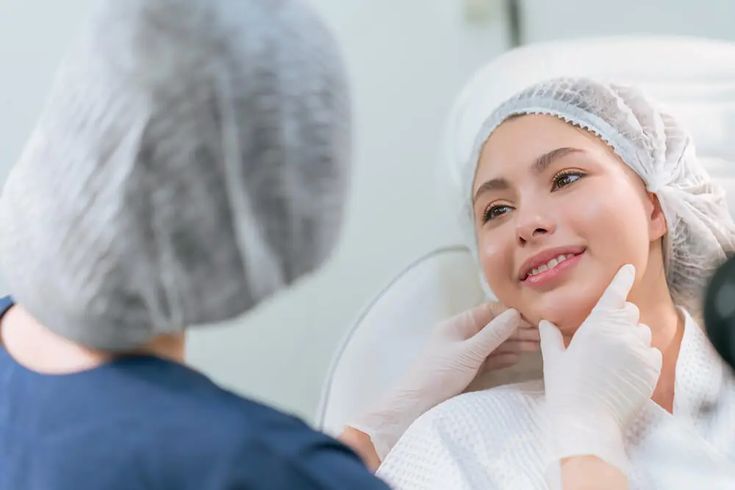 دليل شامل حول افضل عيادة نحت الوجه بالفيلر في مستشفى الرحيمي: استعيدي تناسق ملامحكِ