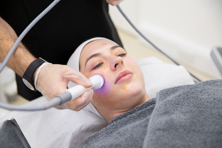 هيدرافيشل الرياض في عيادة الرحيمي | بشرة زجاجية ونتائج فورية